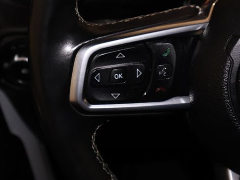 Used 2019 Jeep Wrangler Unlimited Sahara w/ Uconnect 4C Nav & Sound Group AWD/4WD image 21