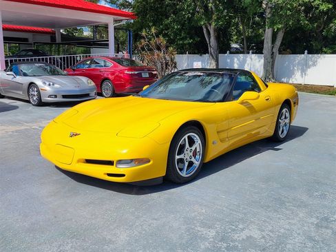 Used 2004 Chevrolet Corvette Coupe w/ Preferred Equipment Group RWD image 12