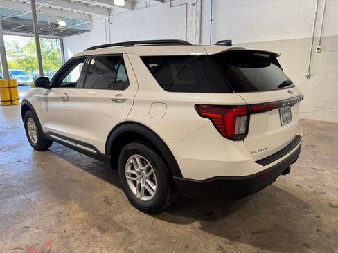New 2025 Ford Explorer Active image 3