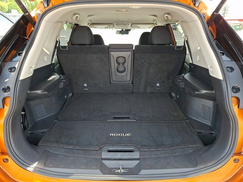 Used 2019 Nissan Rogue SV AWD/4WD image 28