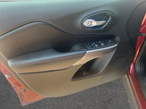 Used 2019 Jeep Cherokee Limited image 14