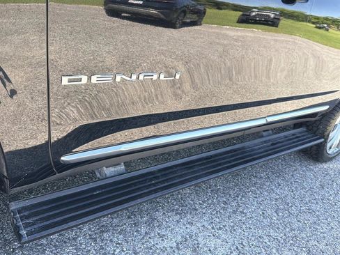 Used 2022 GMC Yukon Denali AWD/4WD image 11