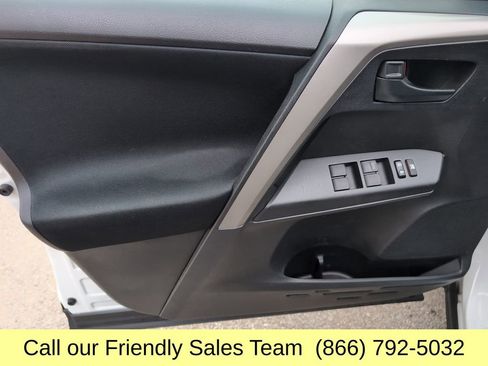 Used 2017 Toyota RAV4 LE w/ Carpet Mat Package image 10