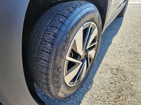 Used 2024 Volkswagen Atlas SE image 18