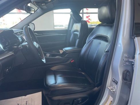 Used 2023 Jeep Grand Cherokee Limited image 17