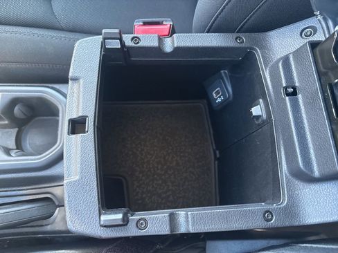 Used 2022 Jeep Wrangler Unlimited Sahara w/ LED Lighting Group image 33