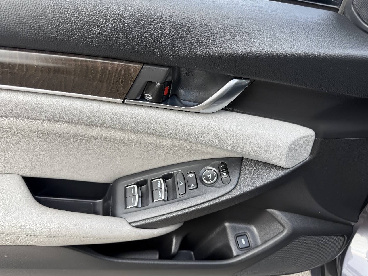 Used 2019 Honda Accord EX image 11