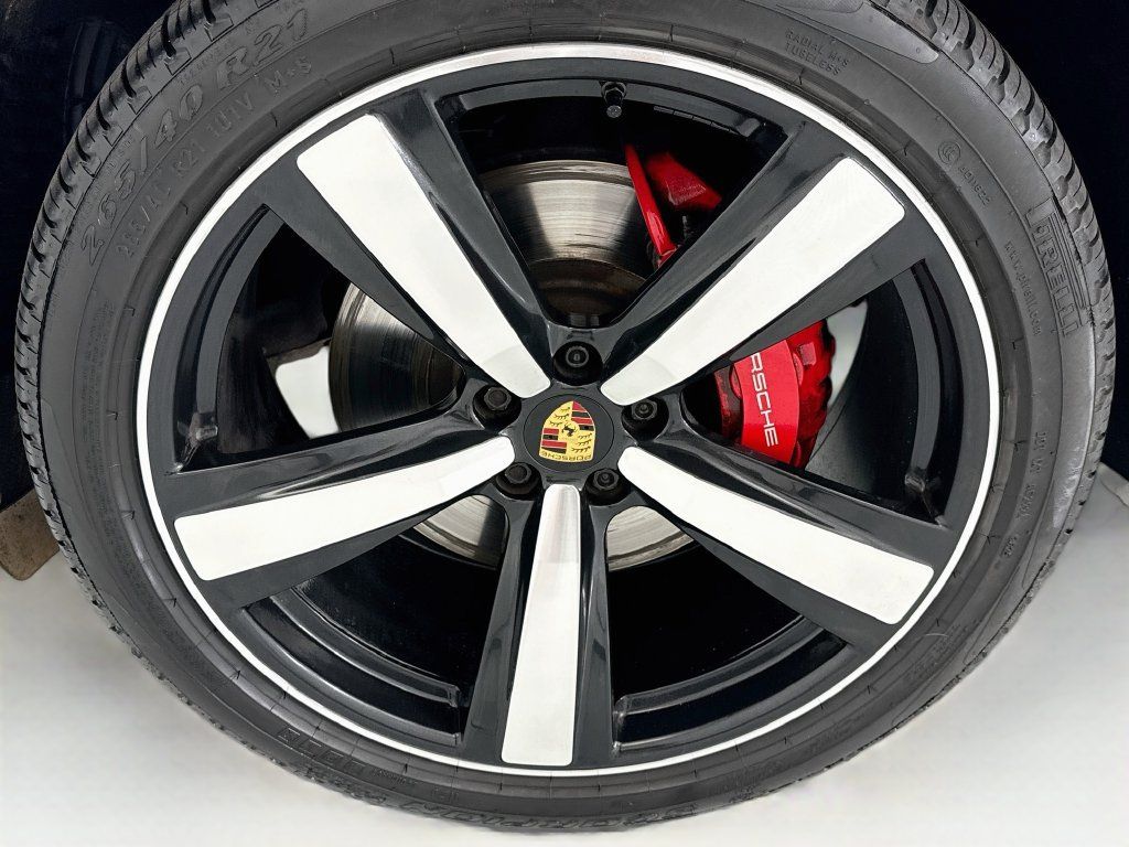 Certified 2022 Porsche Macan S AWD/4WD image 29