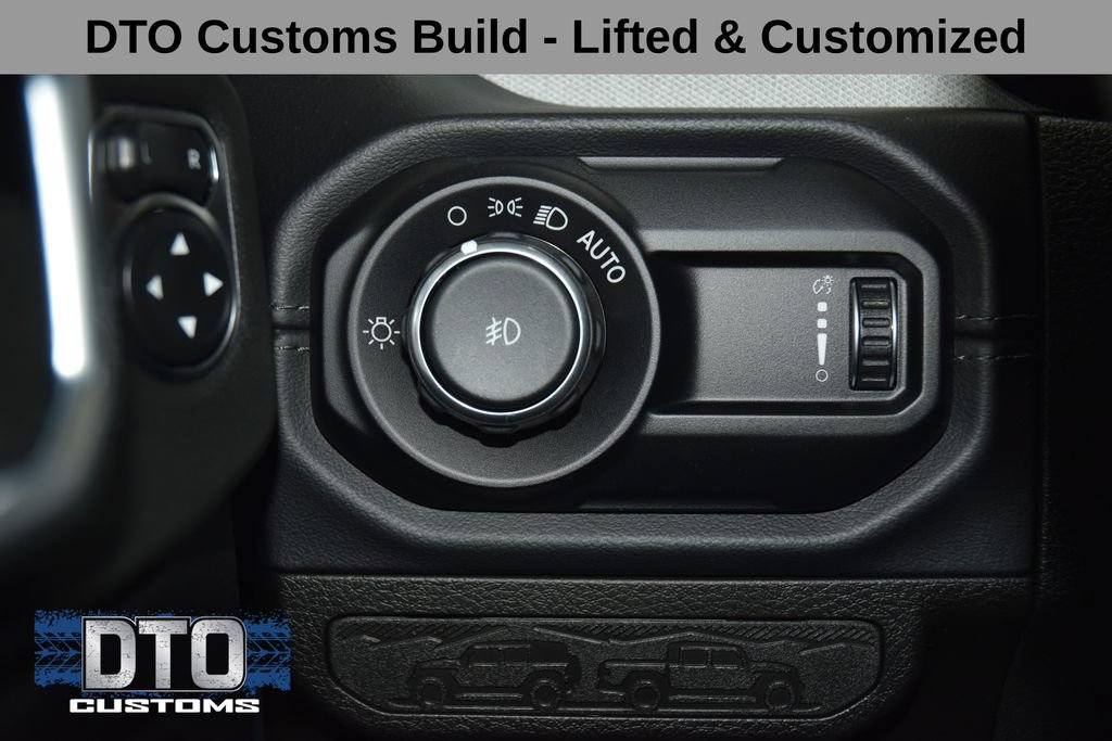 Used 2024 Jeep Wrangler Unlimited Sahara w/ Technology Group AWD/4WD image 33
