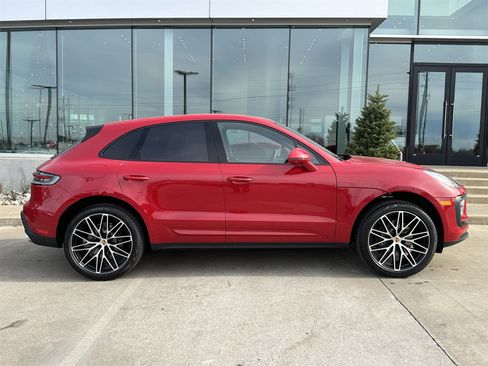 New 2026 Porsche Macan image 8