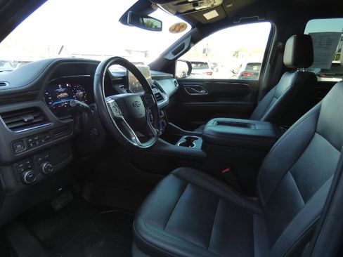 Used 2022 Chevrolet Tahoe Z71 w/ Luxury Package AWD/4WD image 12