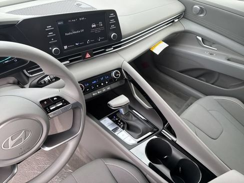 New 2026 Hyundai Elantra Hybrid FWD image 27