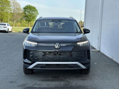 New 2026 Volkswagen Tiguan SE image 9