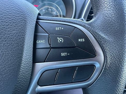 Used 2020 Jeep Cherokee Latitude AWD/4WD image 16