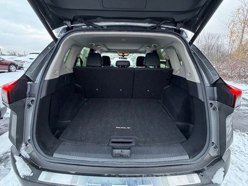 Used 2023 Nissan Rogue SV w/ SV Premium B Package image 12