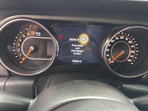 Used 2022 Jeep Gladiator Willys image 11