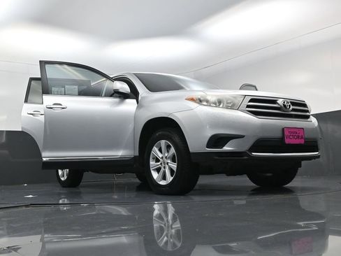 Used 2013 Toyota Highlander FWD image 24
