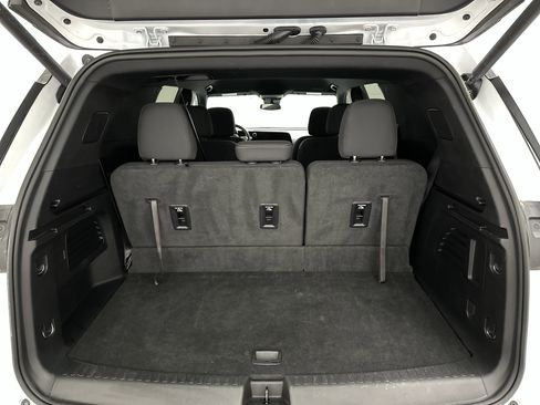 Used 2025 Chevrolet Traverse LT FWD image 13