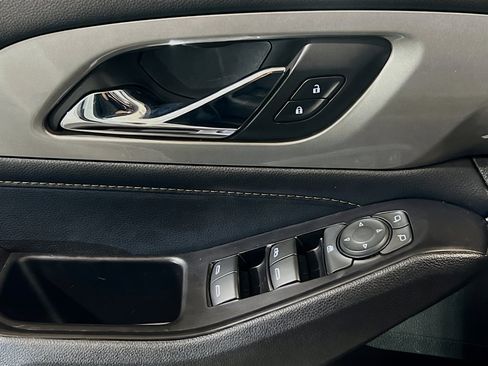Used 2020 Chevrolet Traverse LT FWD image 13