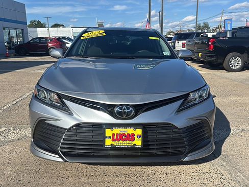 Used 2022 Toyota Camry LE FWD image 3