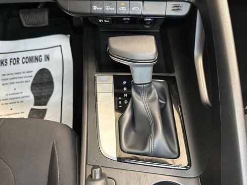 Used 2022 Hyundai Elantra SEL image 23