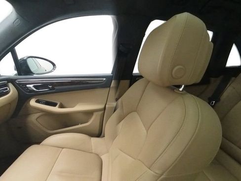 Used 2022 Porsche Macan AWD/4WD image 32