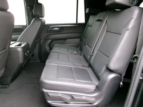 Used 2025 Chevrolet Suburban Z71 AWD/4WD image 10