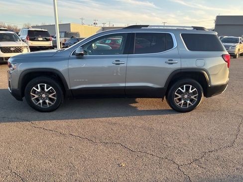 Used 2023 GMC Acadia SLE w/ Driver Convenience Package image 3