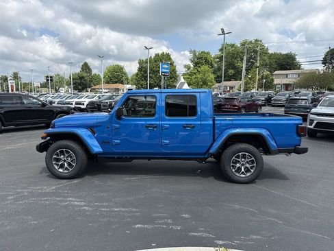 New 2026 Jeep Gladiator Sport AWD/4WD image 11