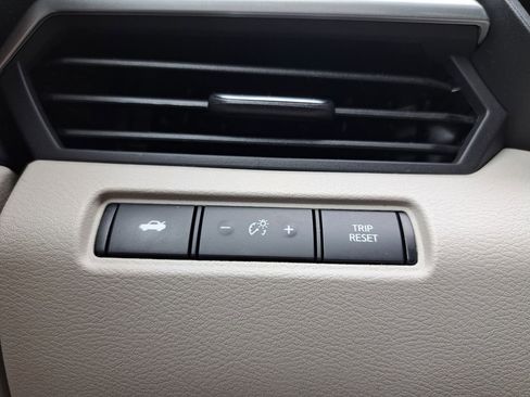 Used 2025 Nissan Altima 2.5 SV FWD image 15