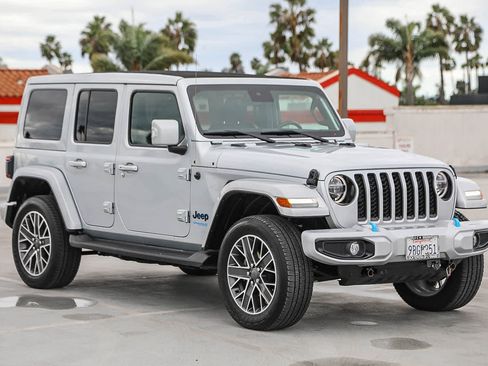 Used 2022 Jeep Wrangler Unlimited Sahara image 4