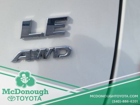Used 2024 Toyota RAV4 LE AWD/4WD image 10
