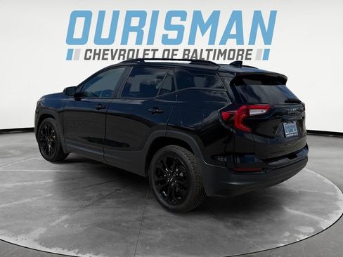 Used 2022 GMC Terrain SLE w/ Driver Convenience Package FWD image 4