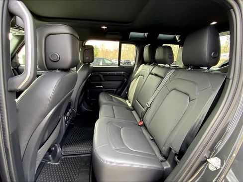 Used 2025 Land Rover Defender 110 X-Dynamic SE image 14