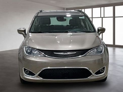 Used 2018 Chrysler Pacifica Touring-L Plus w/ Advanced Safetytec Group image 3
