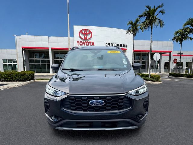 Used 2025 Ford Escape ST-Line FWD image 2