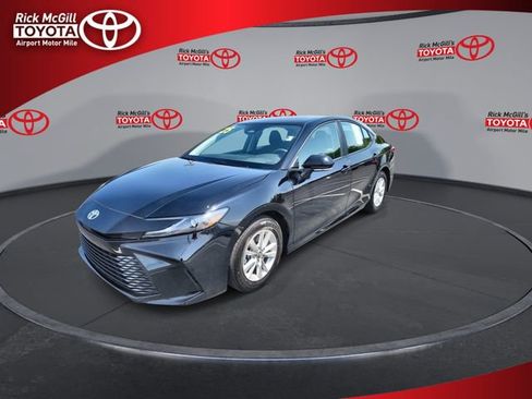 Used 2025 Toyota Camry LE FWD image 4