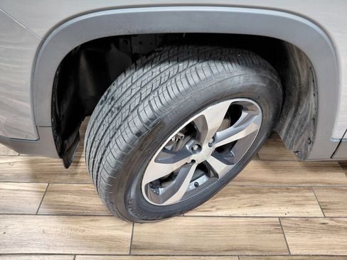 Certified 2019 Jeep Cherokee Limited AWD/4WD image 29