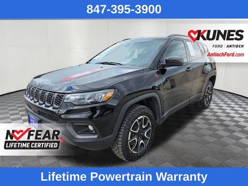 Used 2024 Jeep Compass Trailhawk AWD/4WD image 3