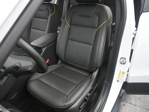 Used 2025 Chevrolet Trax ACTIV FWD image 11