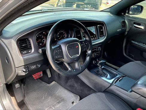 Used 2017 Dodge Charger SXT w/ Blacktop Package image 18