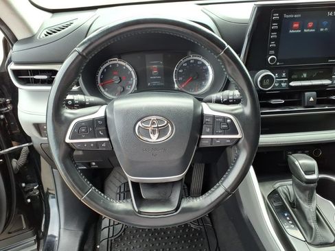 Used 2022 Toyota Highlander LE AWD/4WD image 22