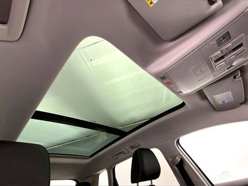 Used 2024 Volkswagen Taos SE image 22