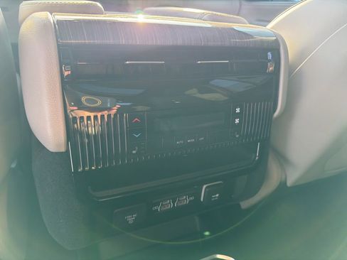 Used 2022 Jeep Wagoneer Series III w/ Premium Group I image 13