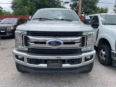 Used 2017 Ford F250 XLT w/ XLT Value Package AWD/4WD image 3