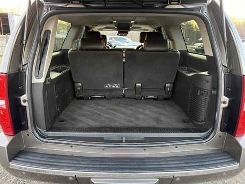 Used 2014 Chevrolet Suburban LTZ image 16