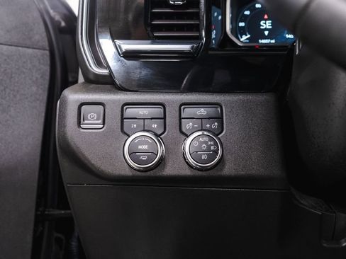 Used 2024 GMC Sierra 1500 Elevation w/ Preferred Package AWD/4WD image 18
