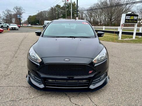 Used 2018 Ford Focus ST image 2