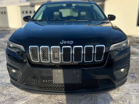 Used 2019 Jeep Cherokee Latitude Plus w/ Cold Weather Group image 3