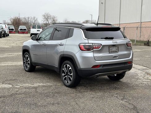 Used 2023 Jeep Compass Limited image 3